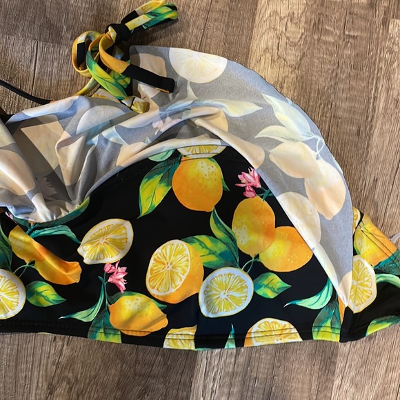 NWOT Lemons Bikini Top. XL - Picture 9 of 9